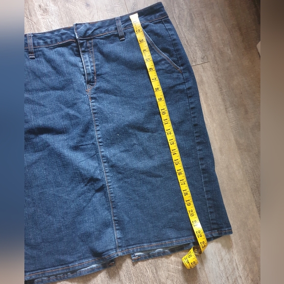 Old Navy Jean Skirt. - Picture 2 of 7